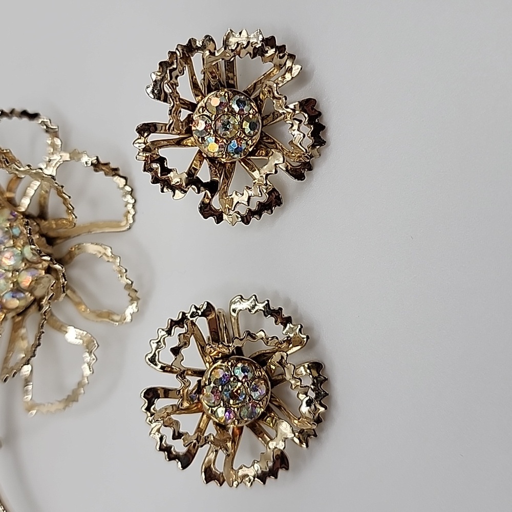 Vintage Sarah Coventry Allusion Brooch and Earring Set - Picture 6 of 10